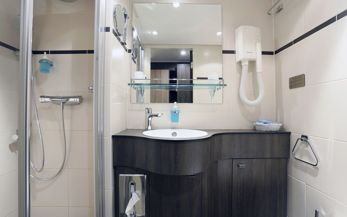 Badezimmer der Kabinenkategorie B, MS Ariana