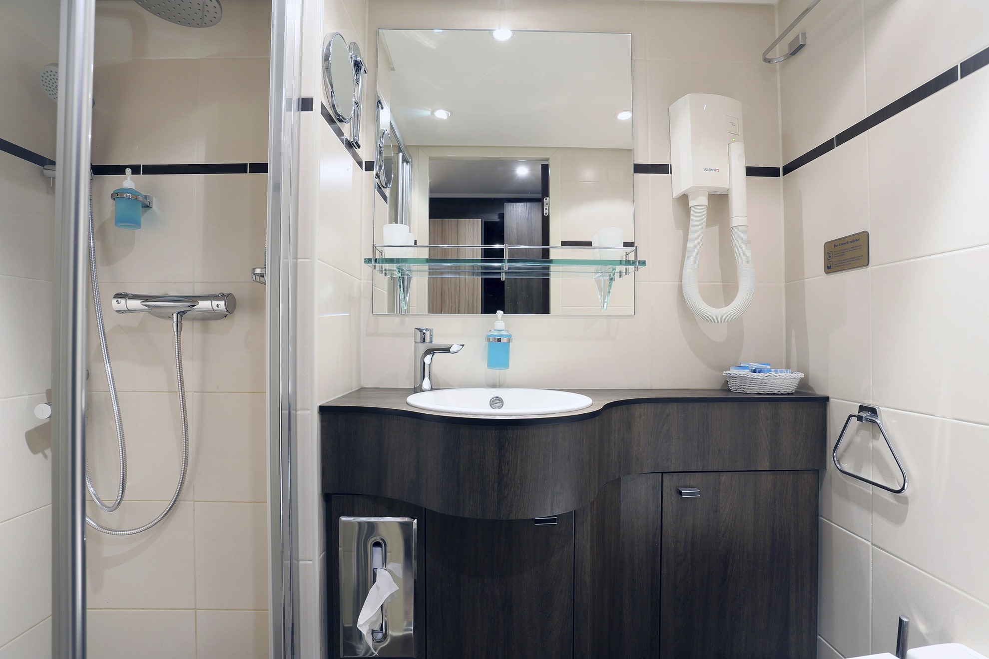 Badezimmer der Kabinenkategorie B, MS Ariana