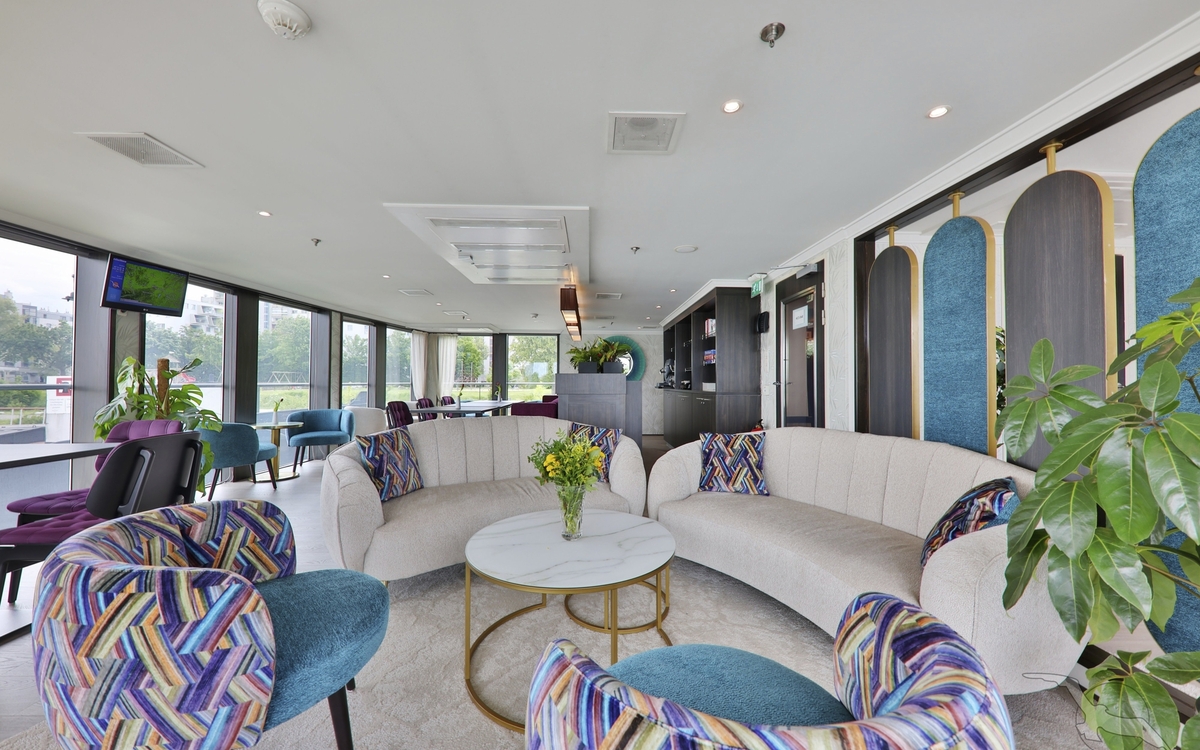 MS Ariana, Heck-Lounge