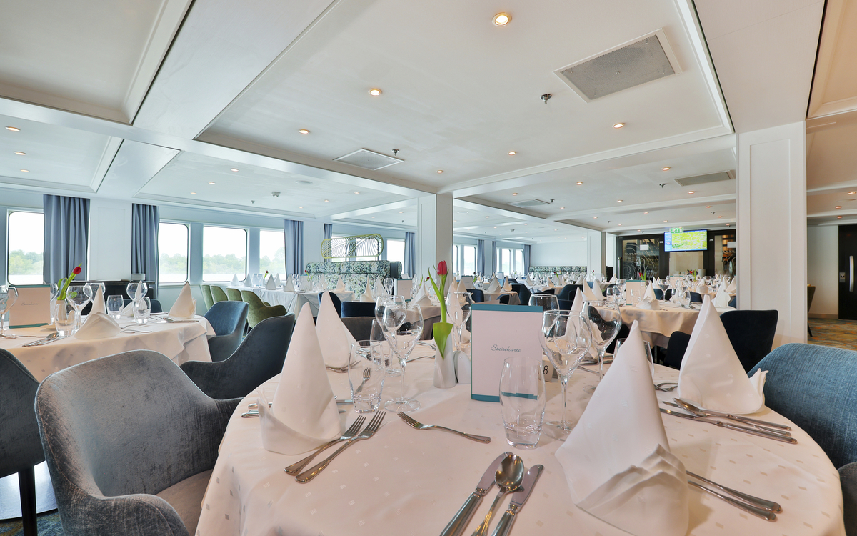 MS Ariana, Restaurant