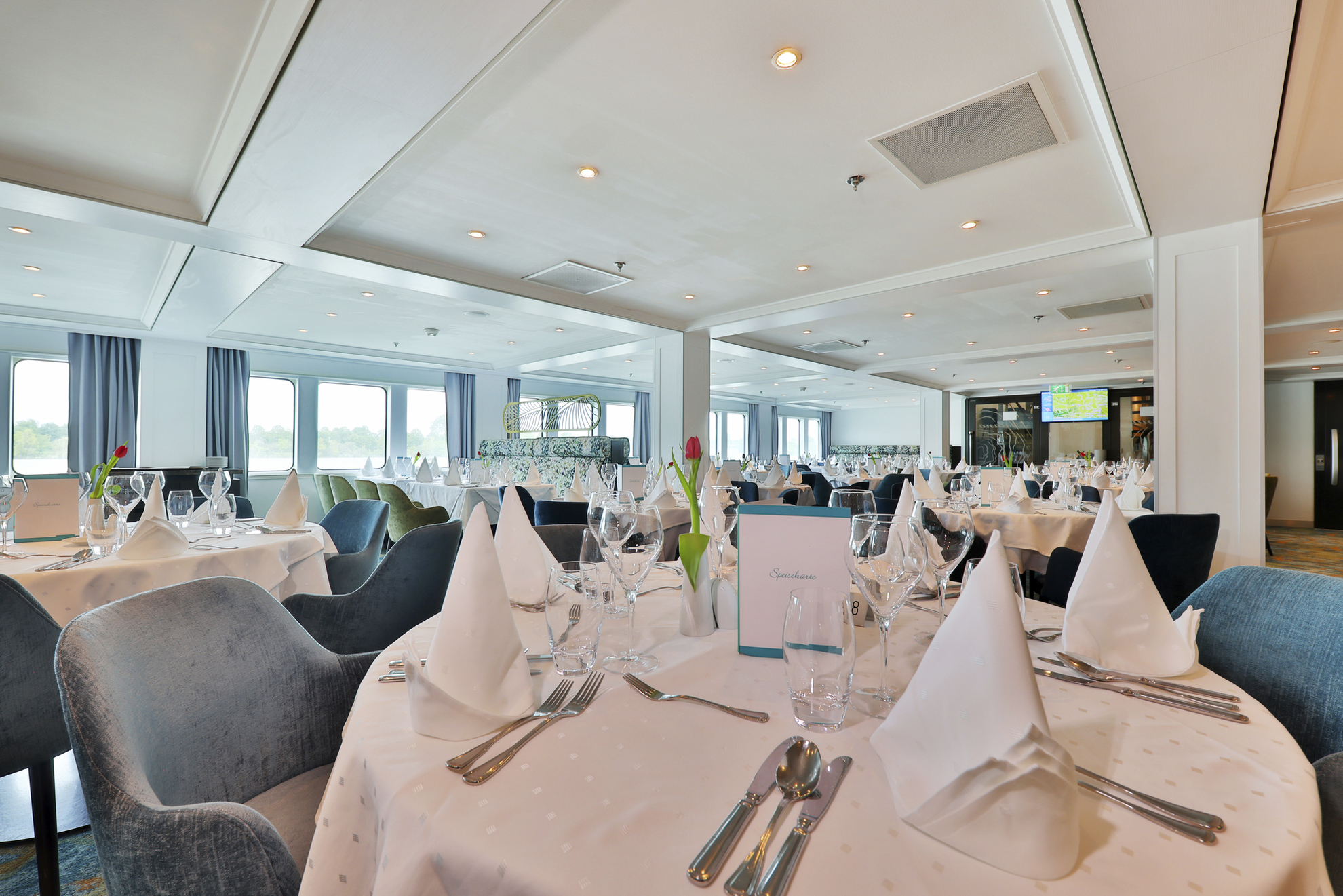 MS Ariana, Restaurant