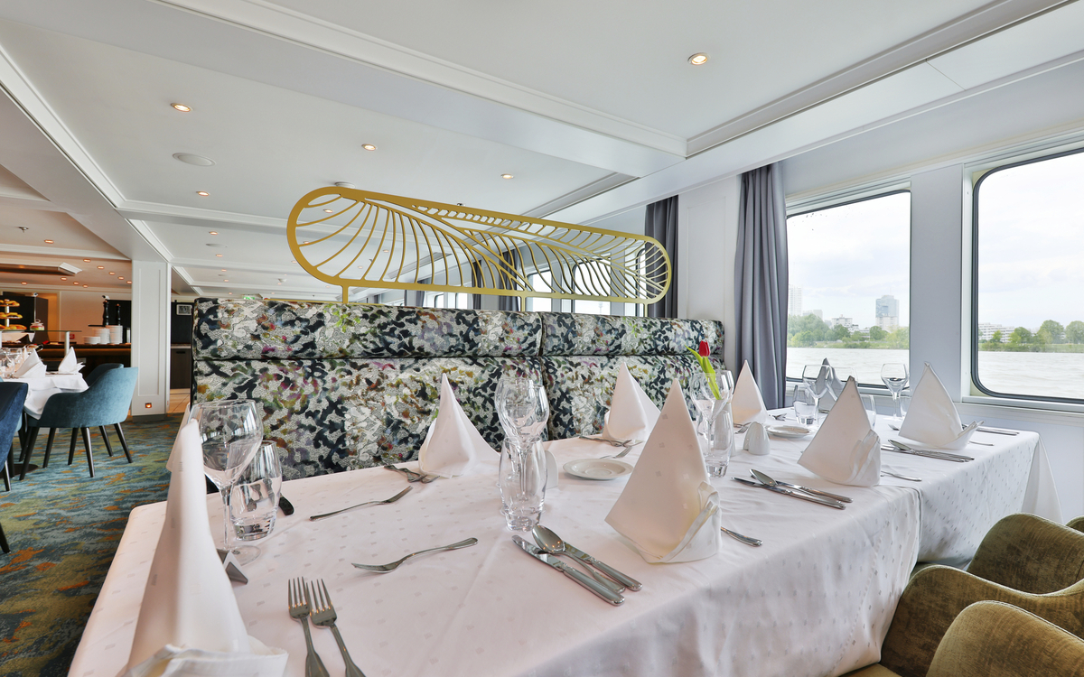 MS Ariana, Restaurant