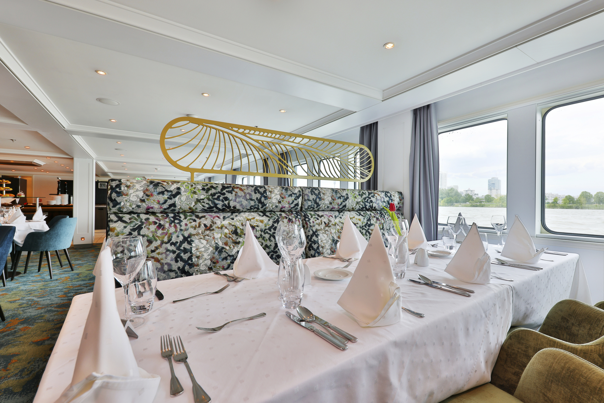 MS Ariana, Restaurant