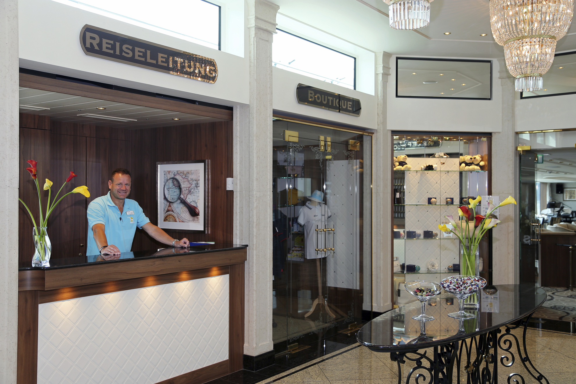 Kreuzfahrtdirektor Mirko Scheffe, MS Anesha