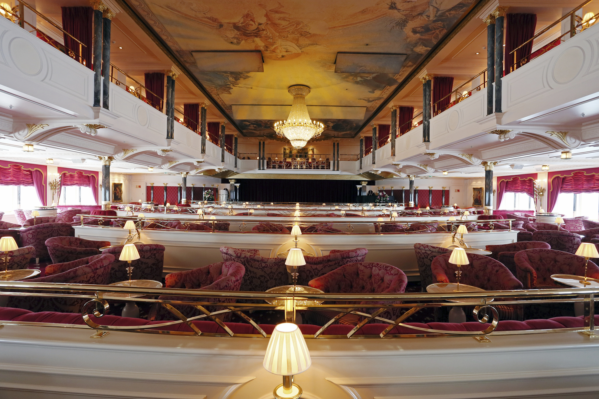 Show-Lounge Kaisersaal, MS Deutschland