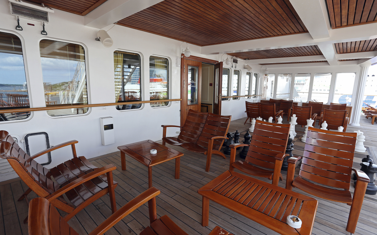 Adlon Lounge, außen, MS Deutschland