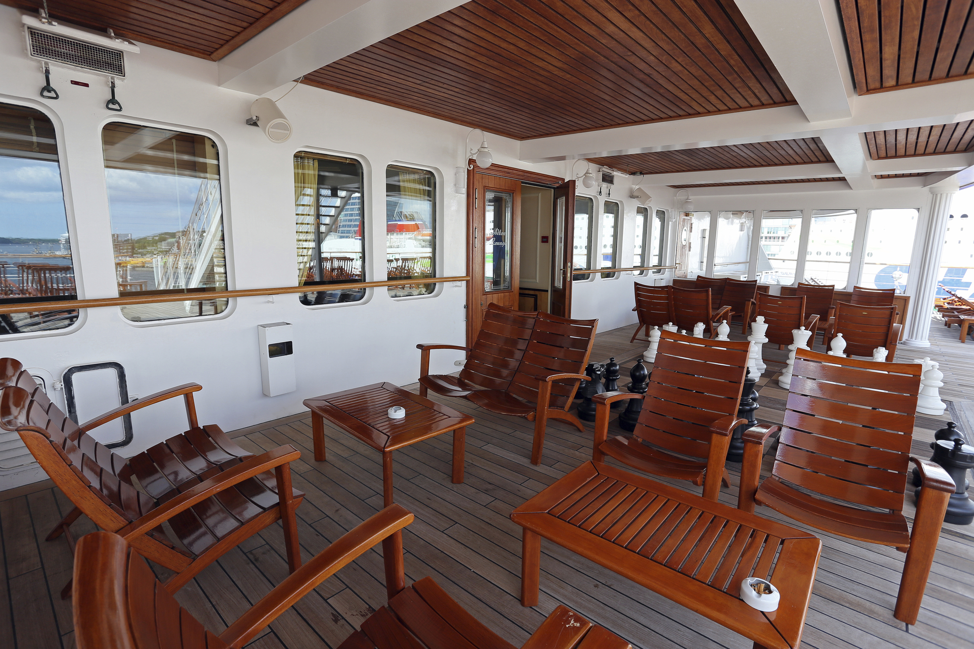 Adlon Lounge, außen, MS Deutschland