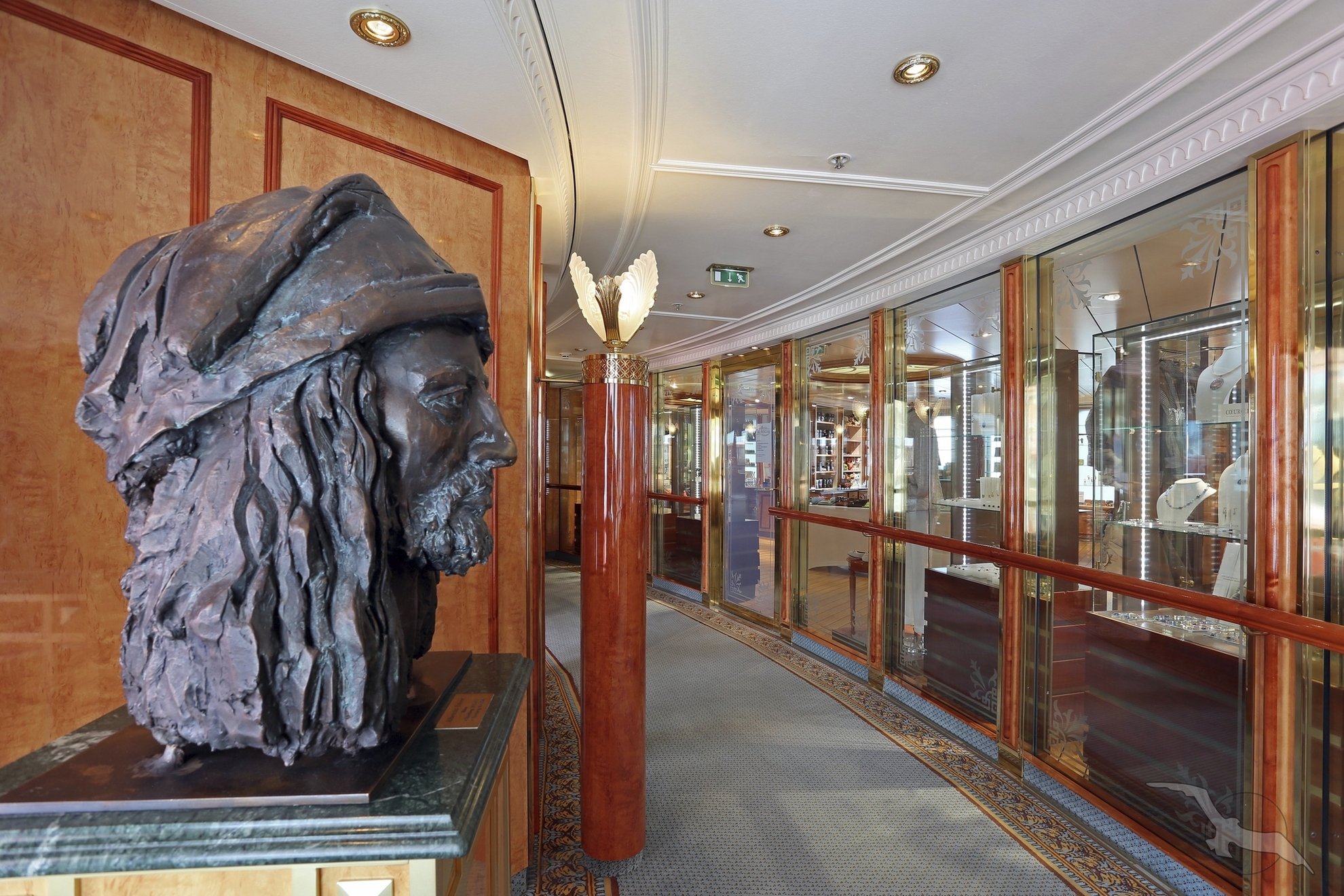 Kolonaden und Boutique, MS Deutschland