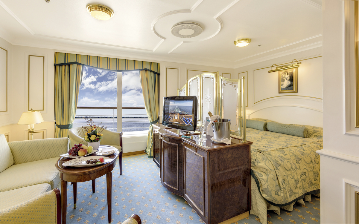 2-Bett-Suite außen, franz. Balkon, Admirals-Deck (Kat. T)