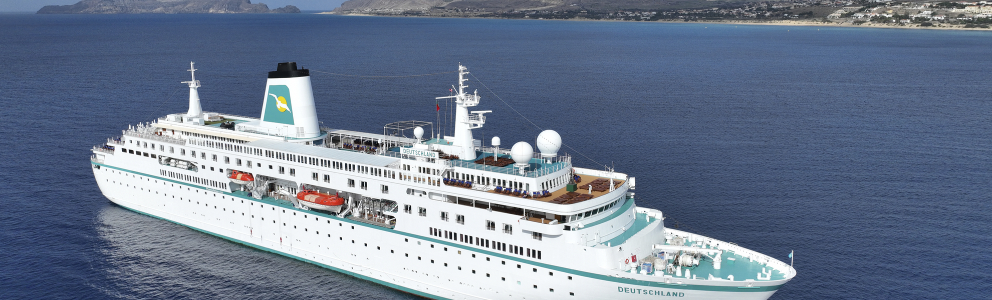 MS Deutschland vor Porto Santo