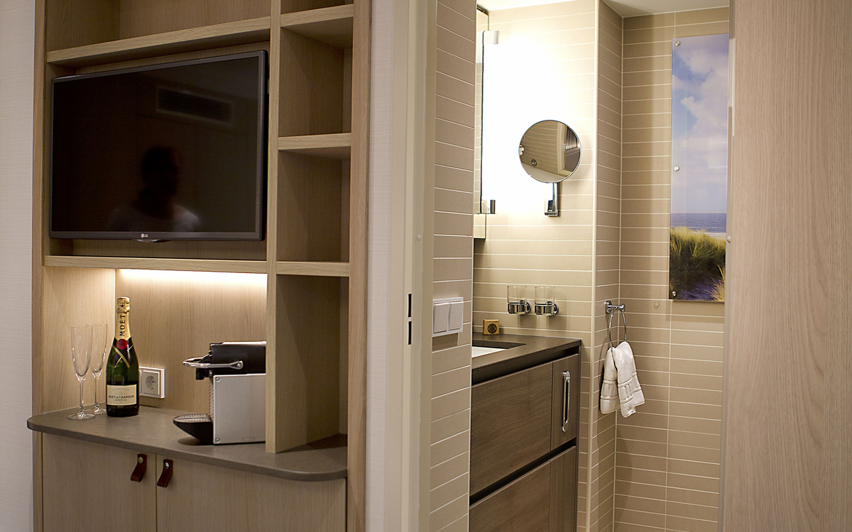 Blick in ein Bad der MS Asara