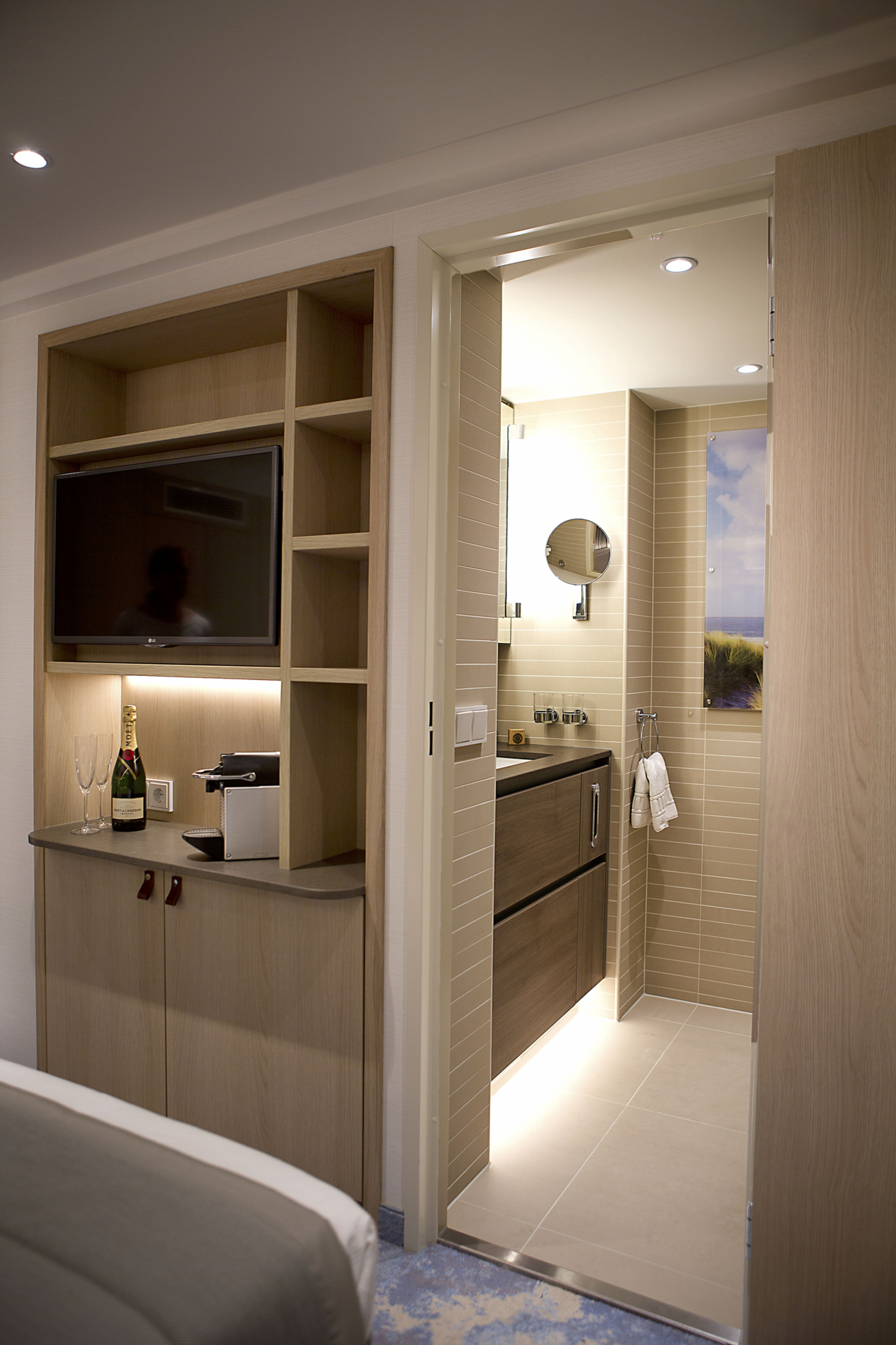 Blick in ein Bad der MS Asara