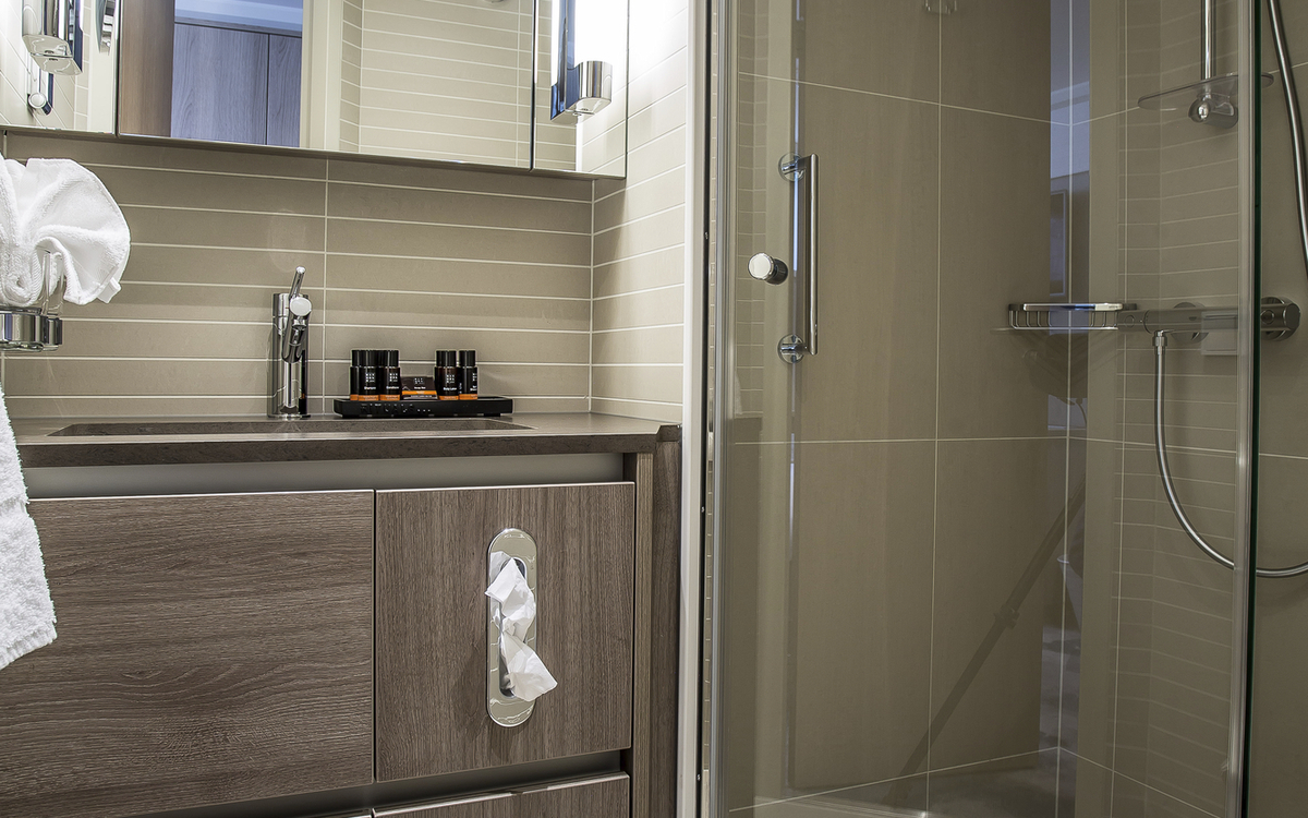 Badezimmer, MS Asara