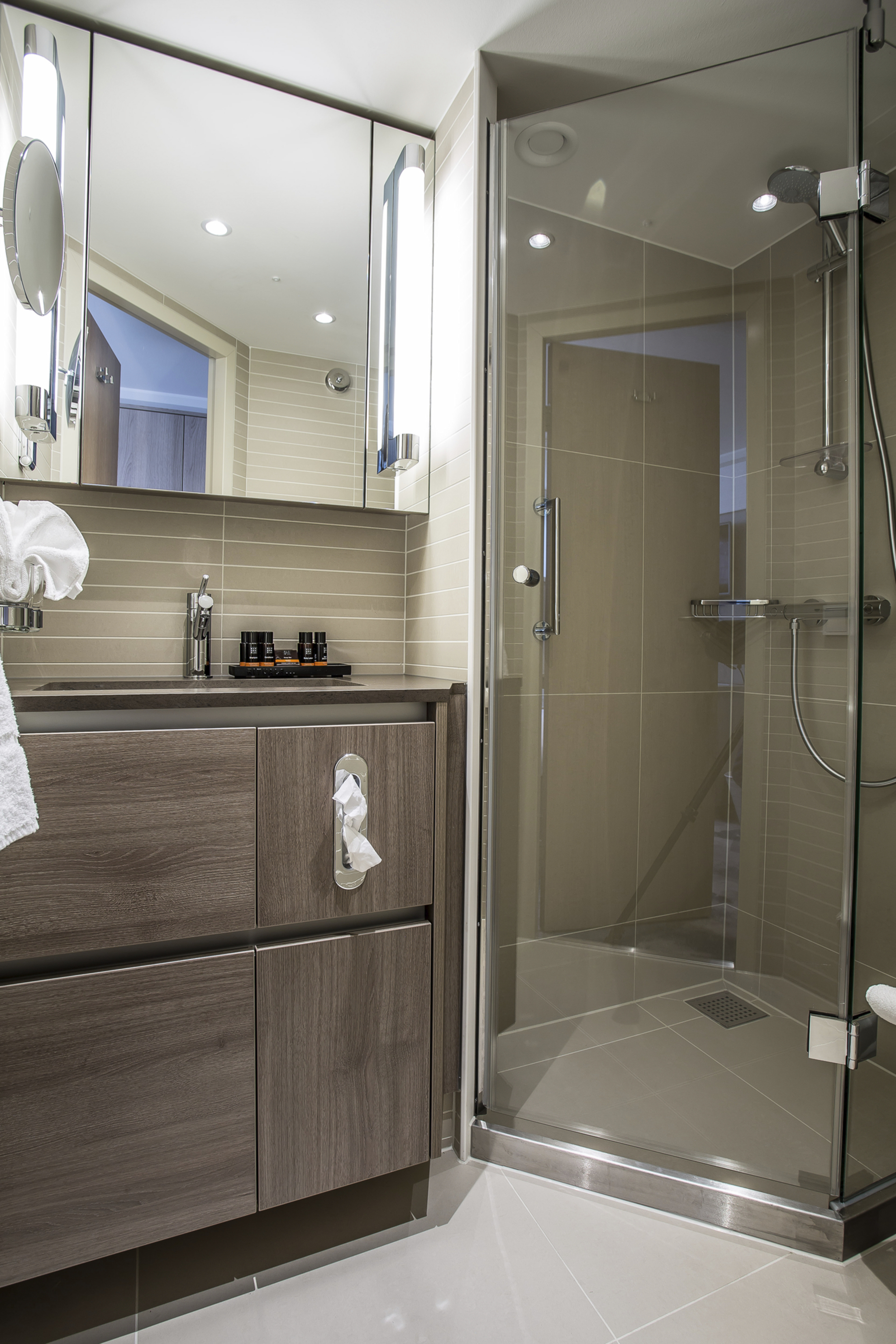 Badezimmer, MS Asara