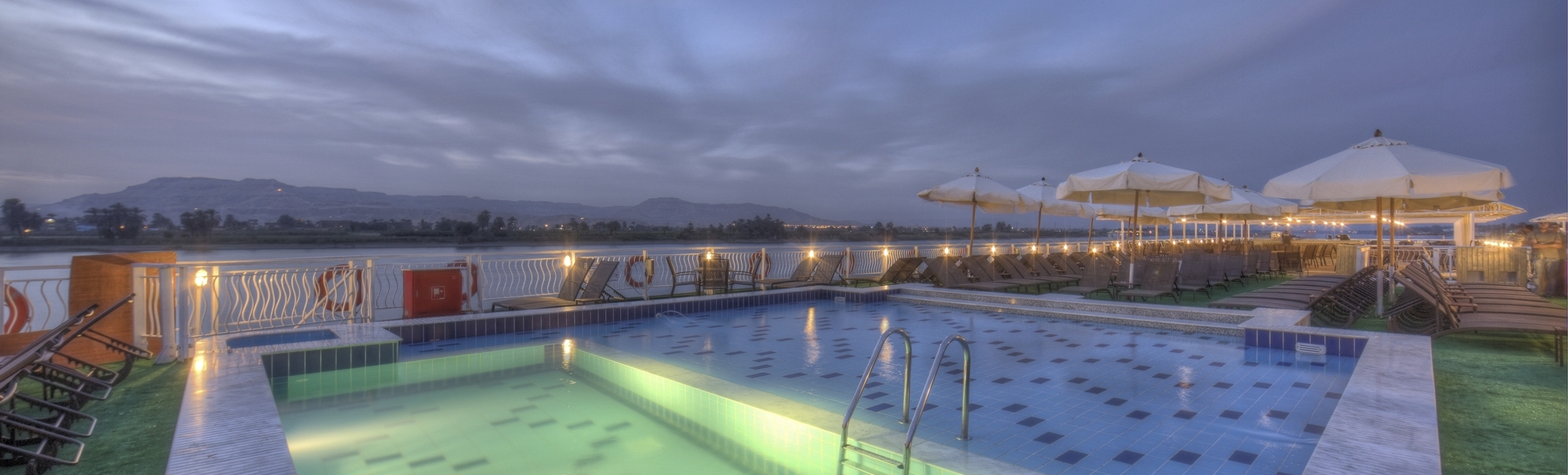 Pool auf dem Nilschiff MS Steigenberger Legacy