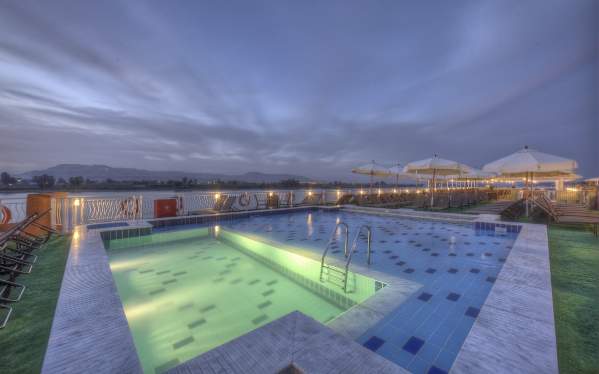 Pool auf dem Nilschiff MS Steigenberger Legacy