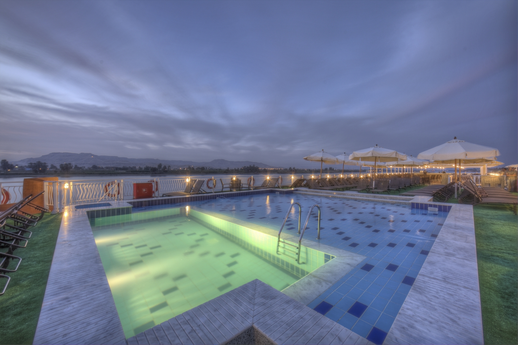 Pool auf dem Nilschiff MS Steigenberger Legacy