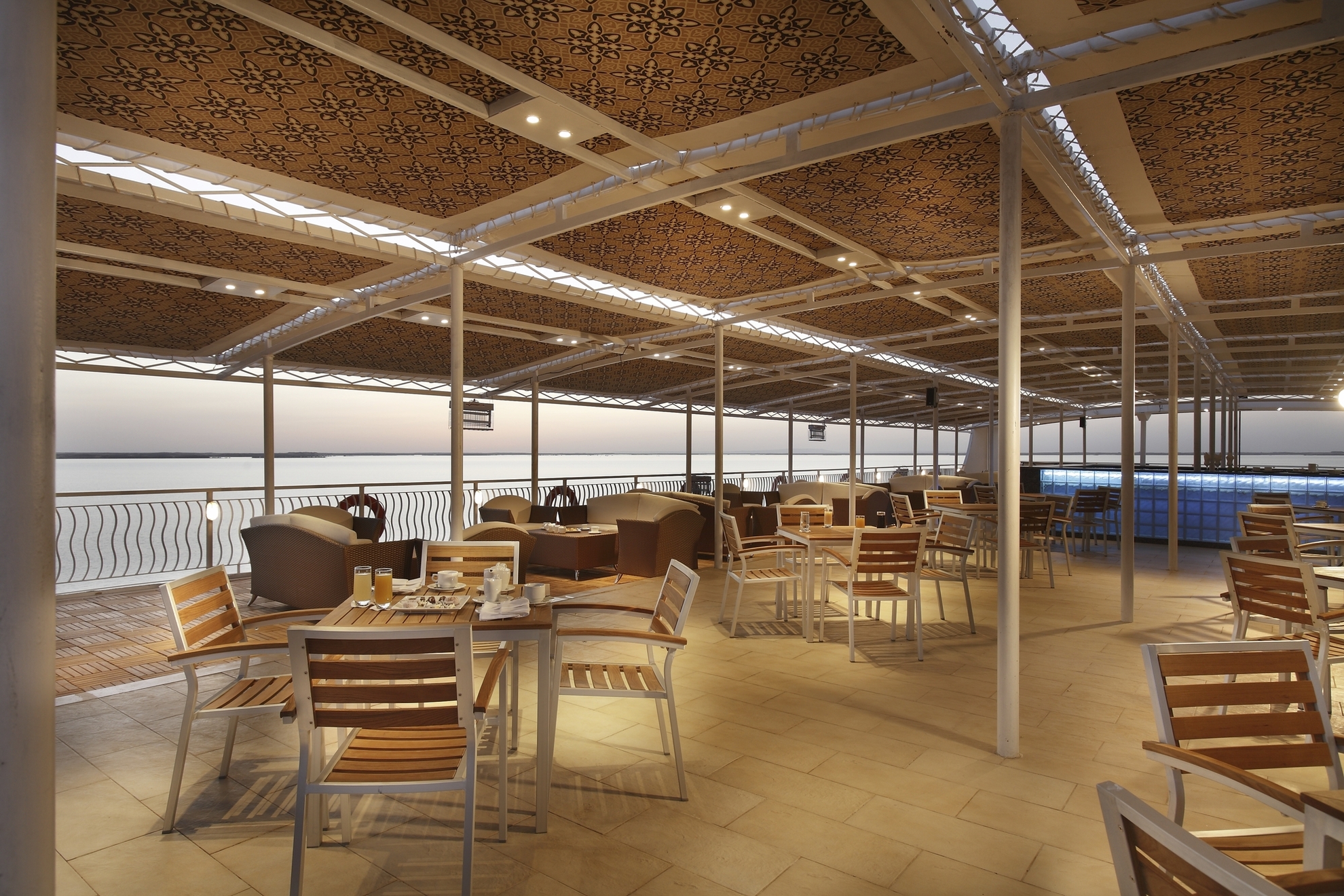Sonnendeck der MS Steigenberger Omar el Khayam