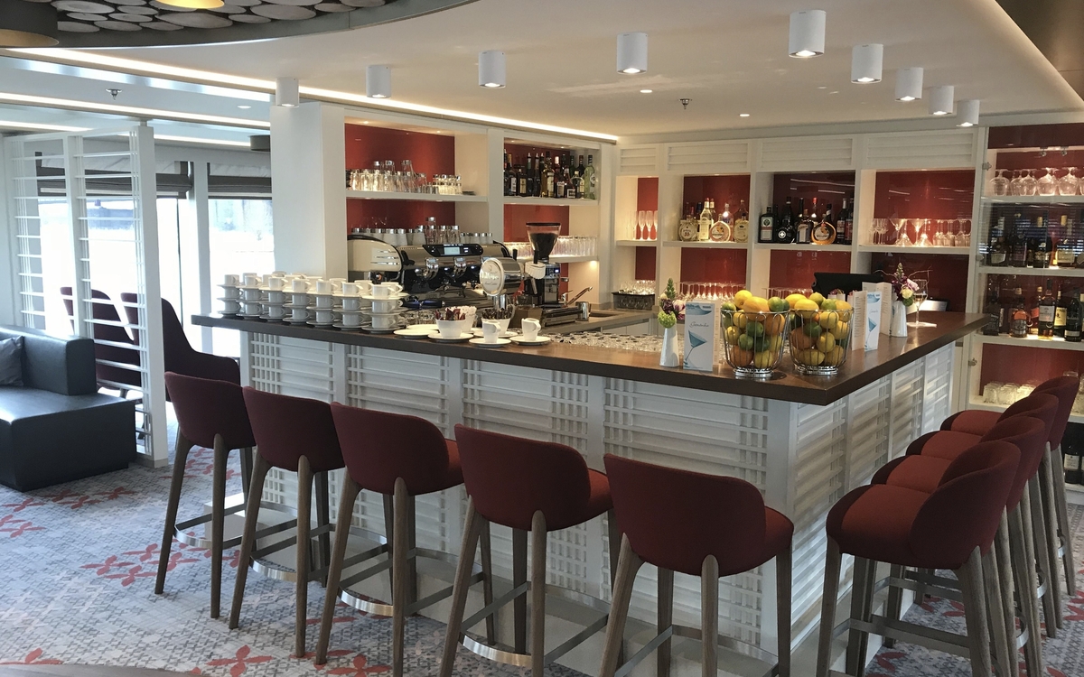 Bar auf dem Flussschiff MS Alena