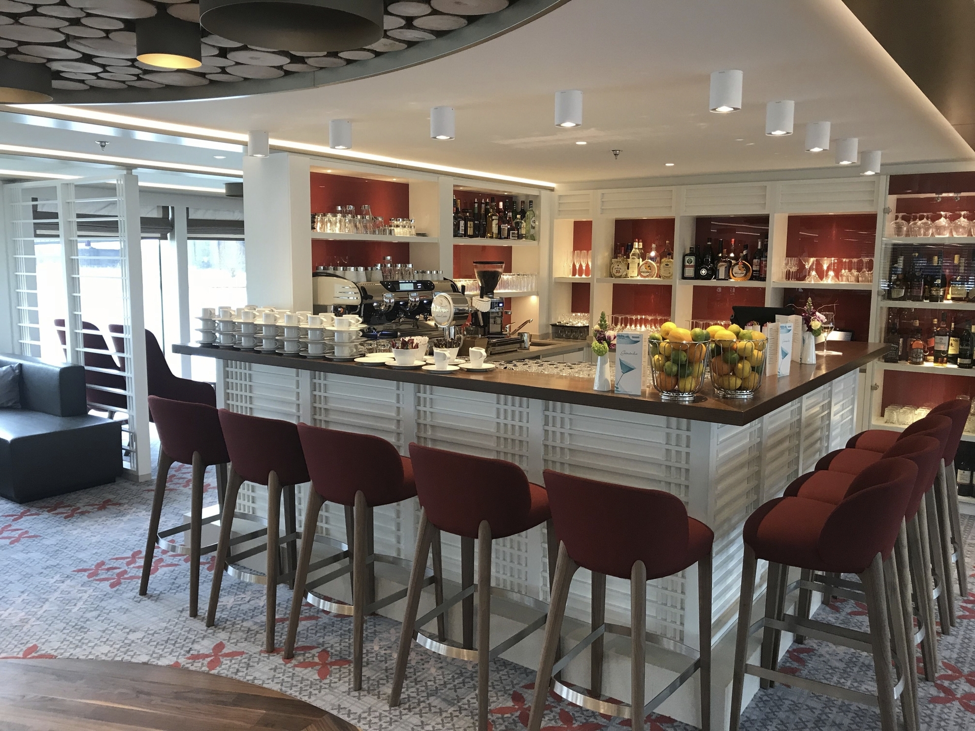 Bar auf dem Flussschiff MS Alena