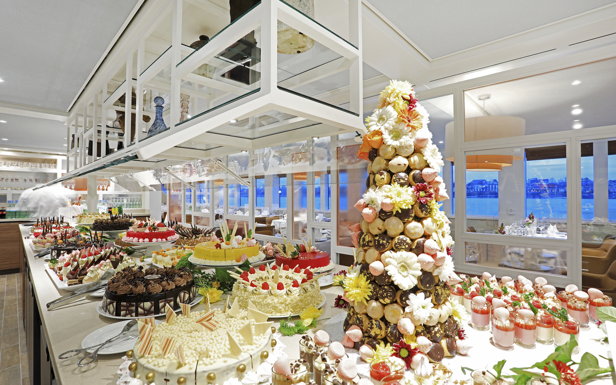Kuchenbuffet auf MS Alena