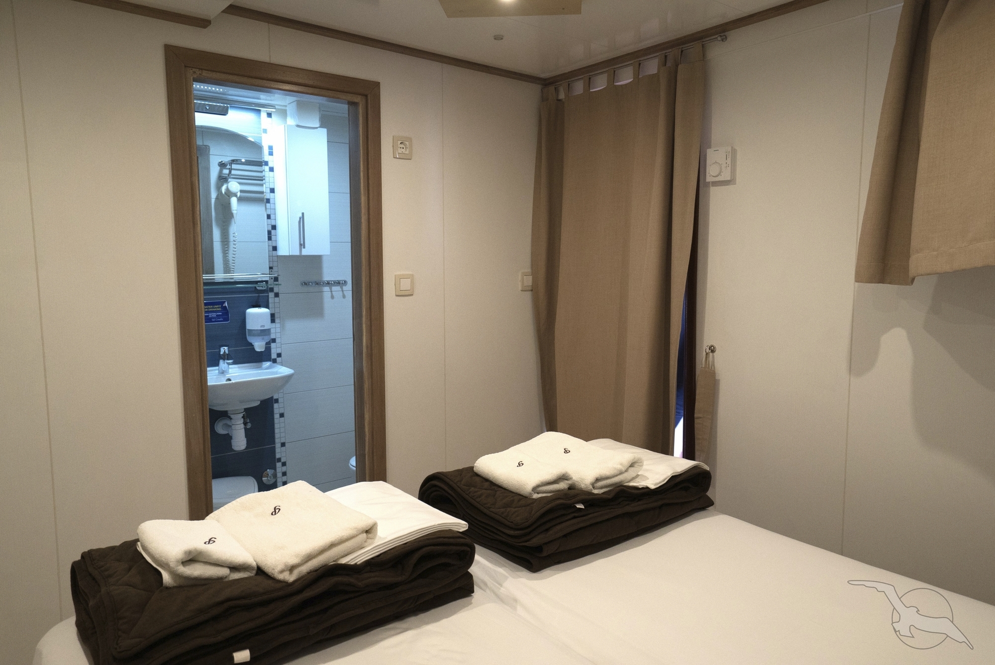 Blick ins Badezimmer, MY Paradis