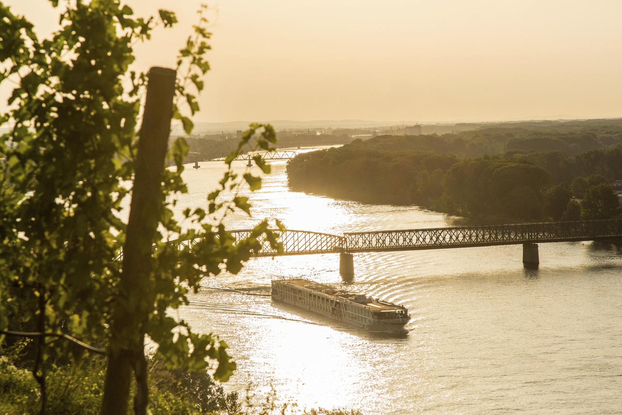MS A-Silver im Sonnenuntergang auf der Donau