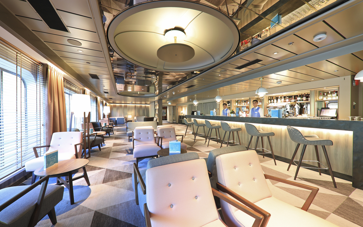 Piano Salon, MS Amera