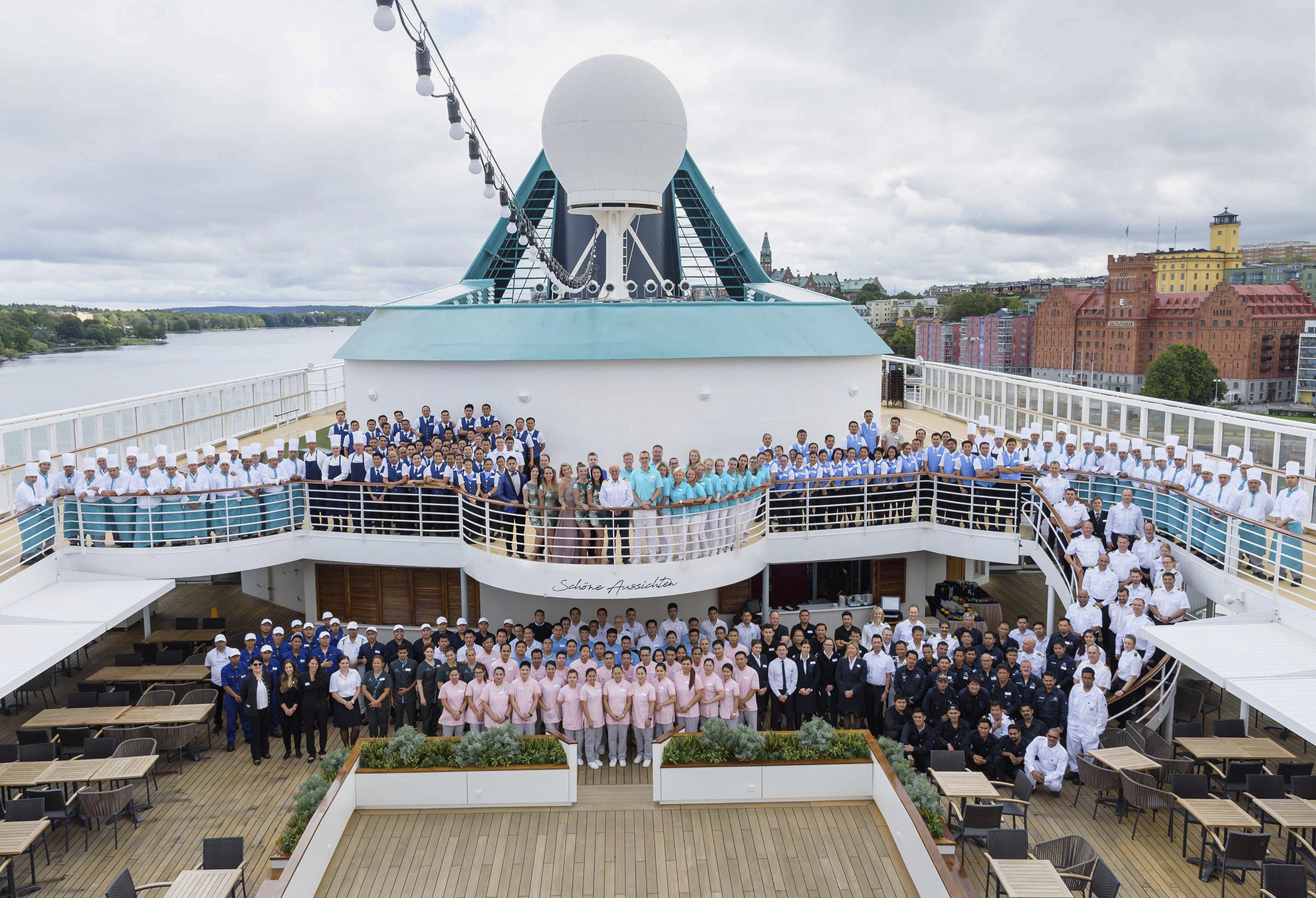 Ihre herzliche Crew an Bord von MS Amera