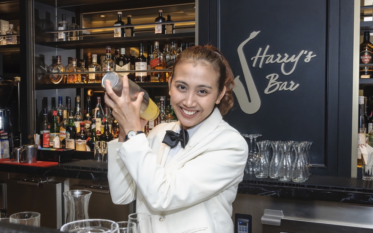 Harry's Bar, MS Amera