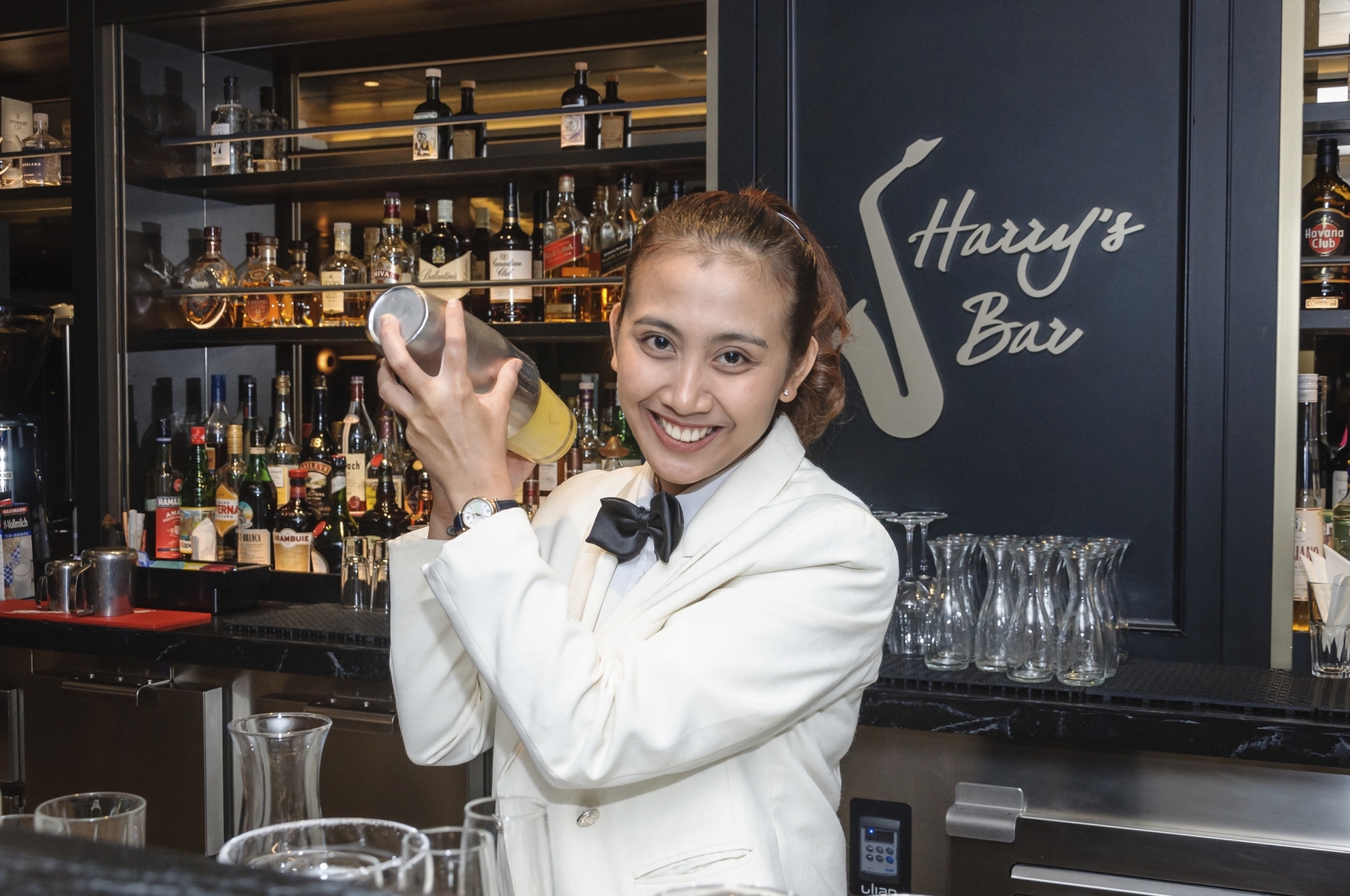 Harry's Bar, MS Amera