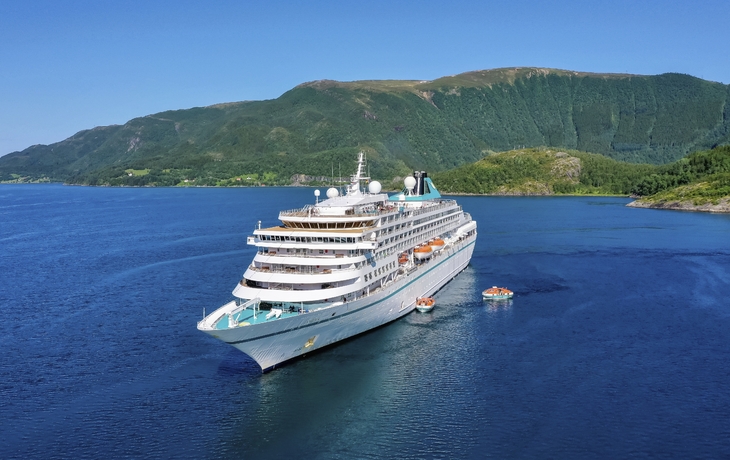 MS Amera in Svartisen