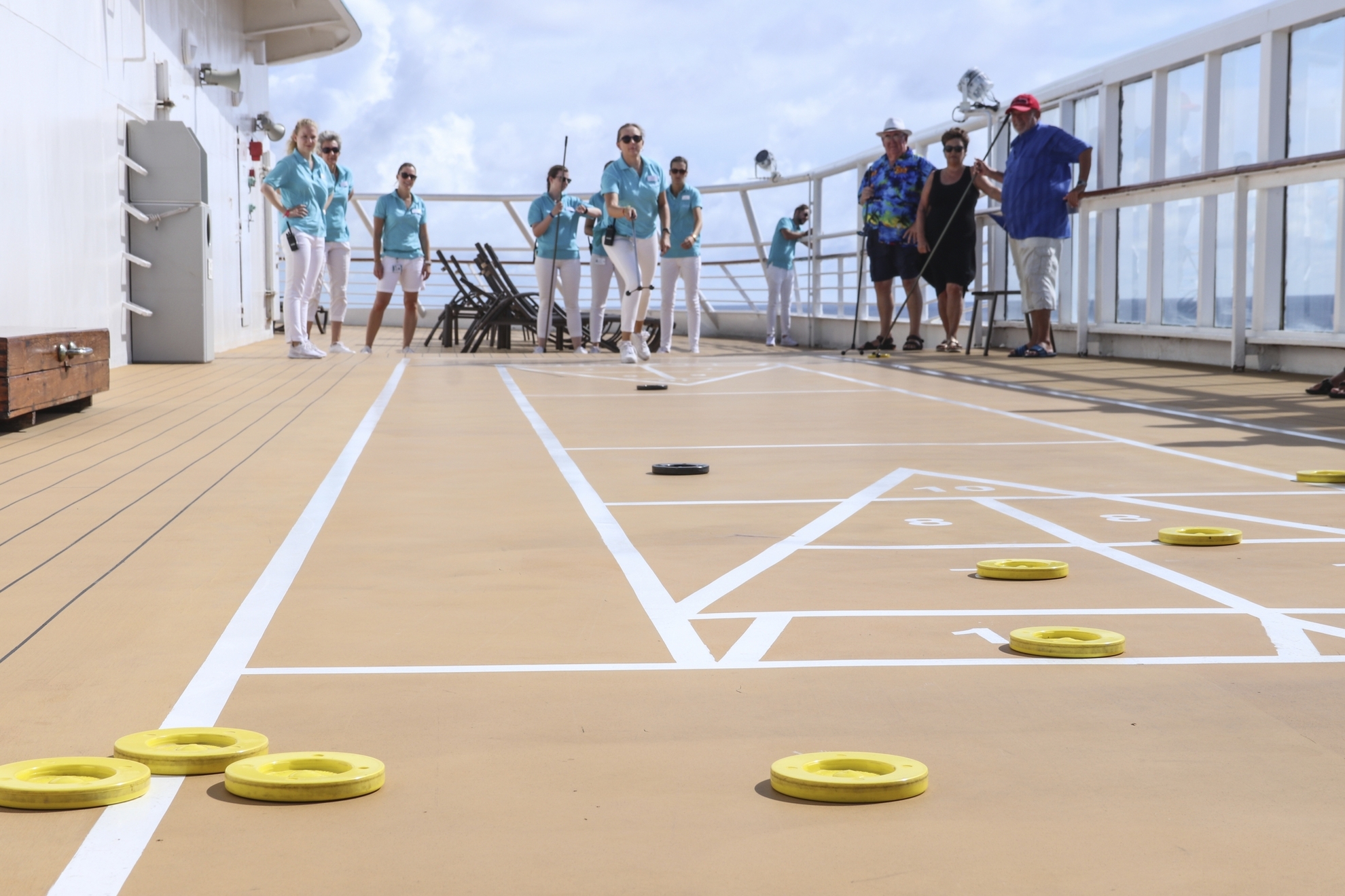 Shuffleboard, MS Amera