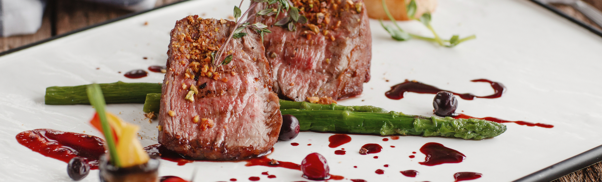 Rosa gebratene Kalbsmedaillons