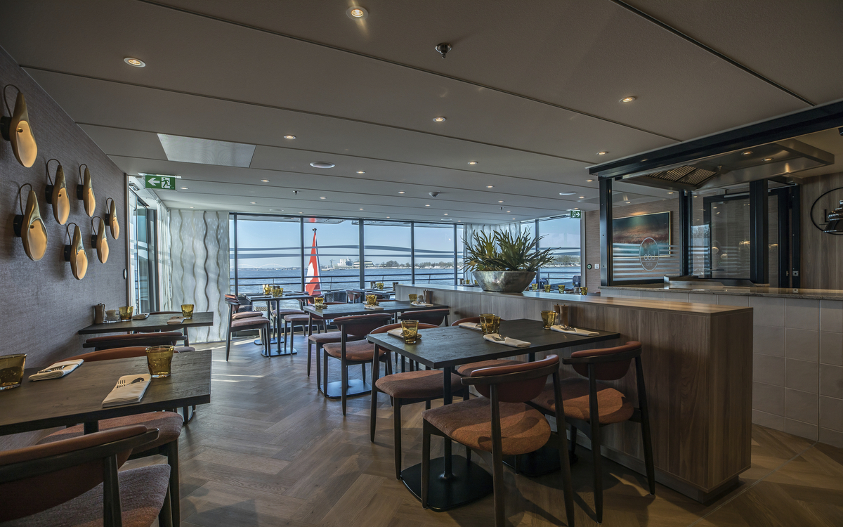 MS Annabelle, Bistro