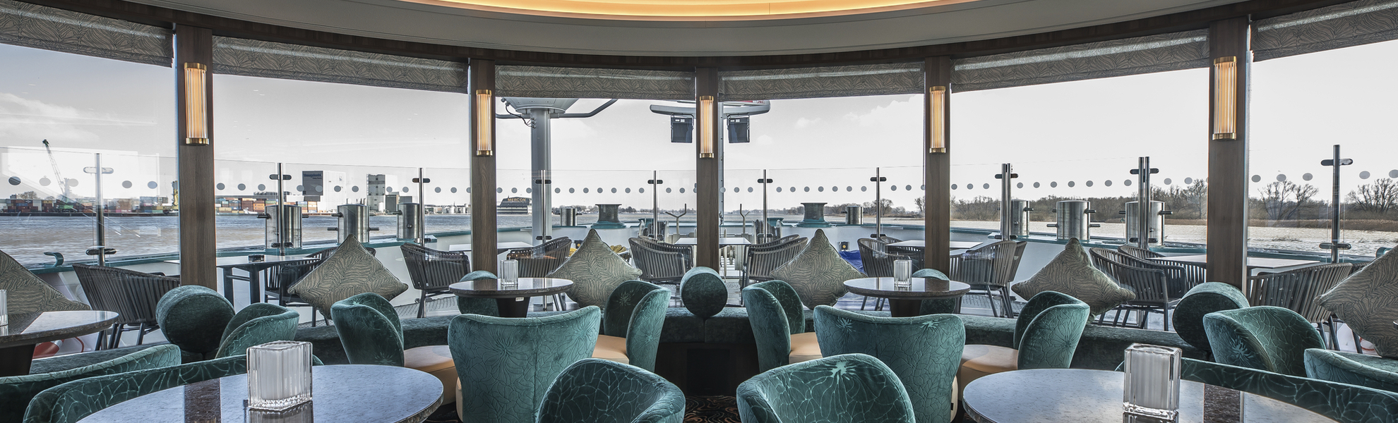 MS Annabelle, Lounge