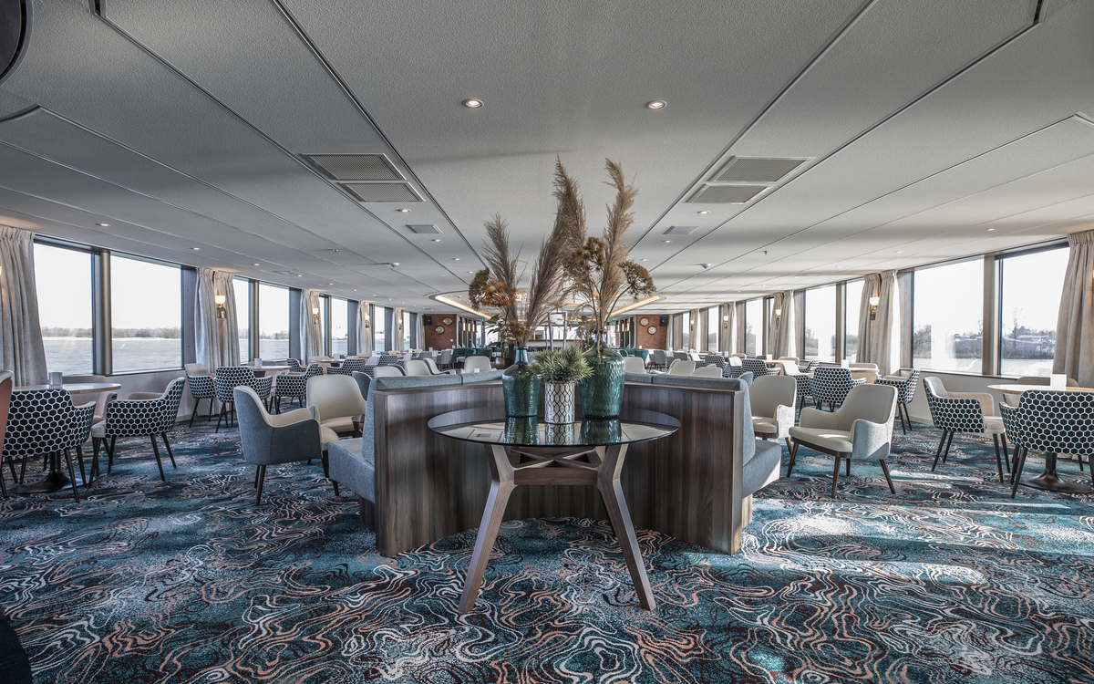 MS Annabelle, Lounge