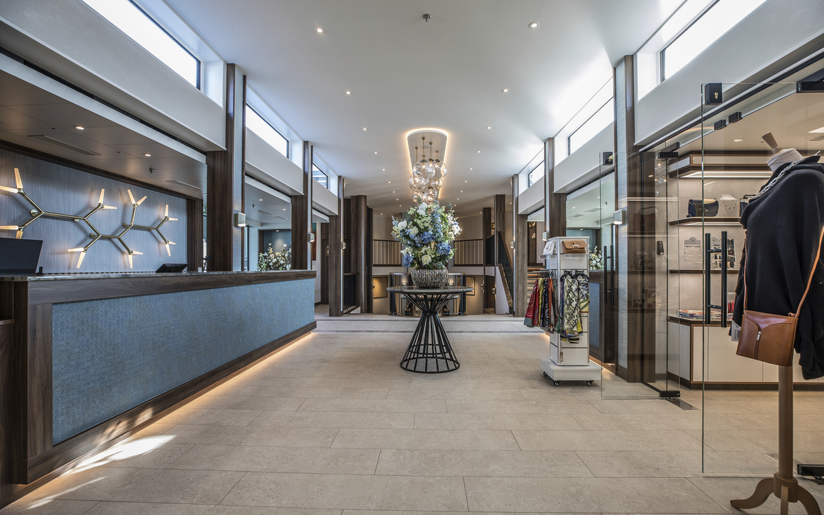 MS Annabelle, Rezeption/Lobby