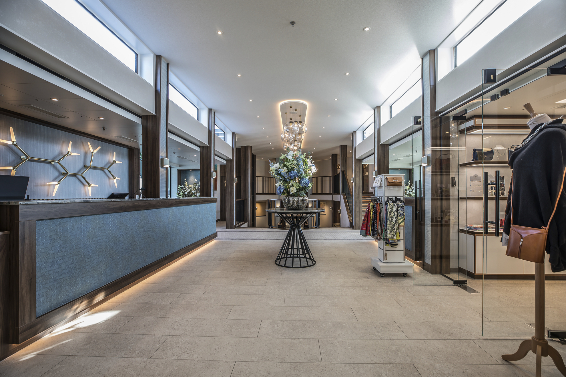 MS Annabelle, Rezeption/Lobby