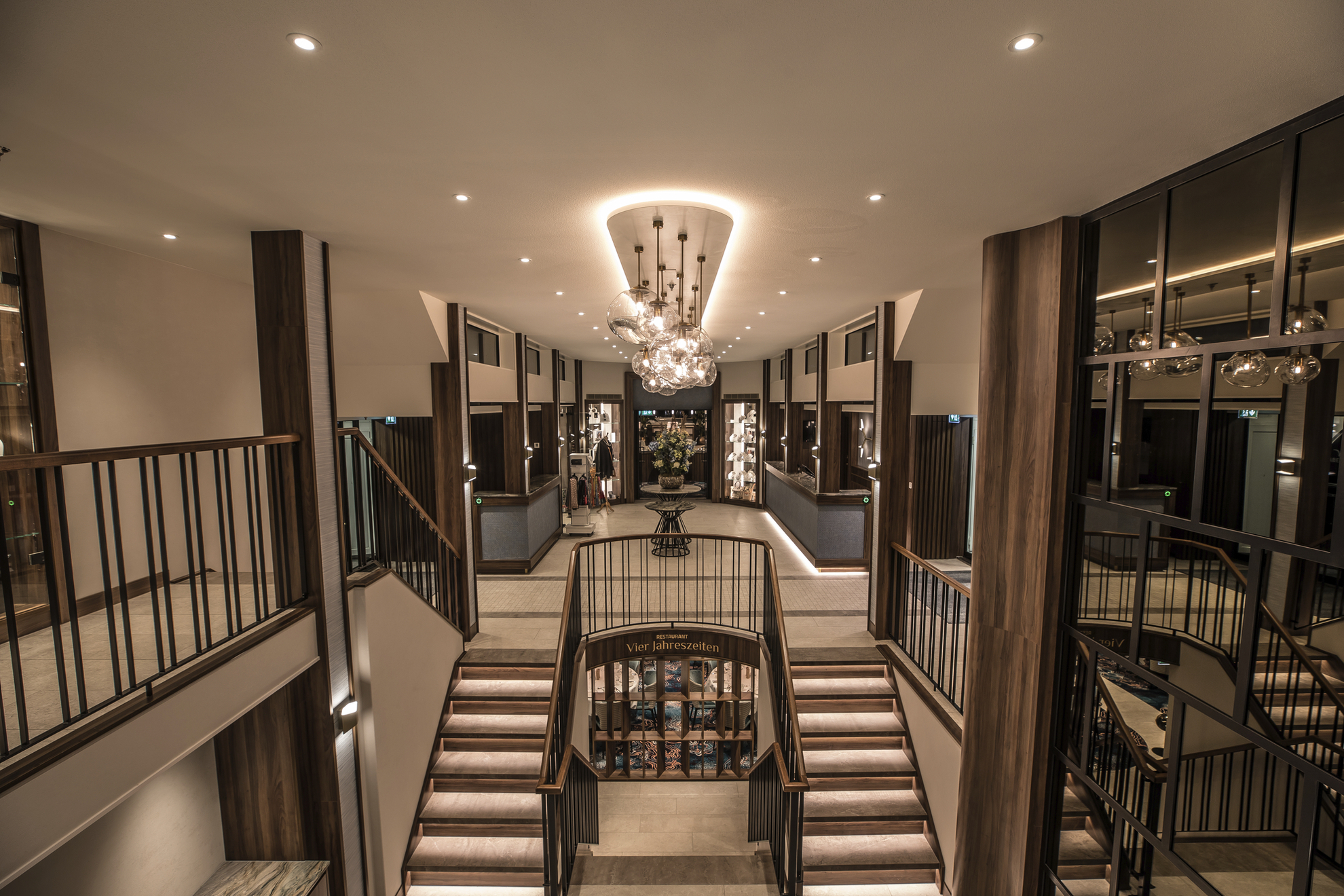 MS Annabelle, Rezeption/Lobby