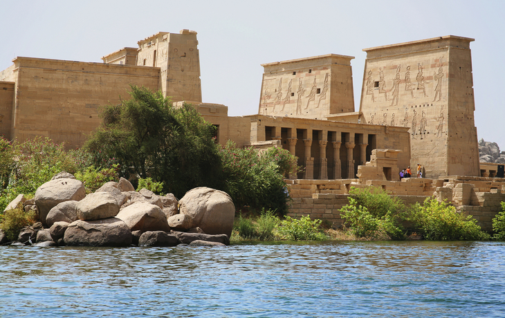 Blick vom Nil auf den Tempel von Philae