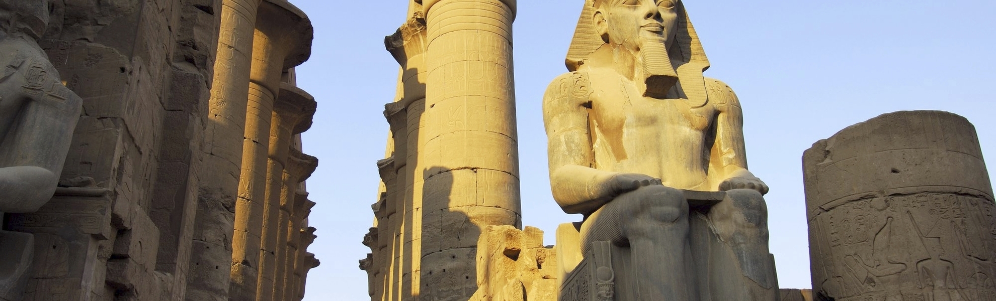 Ramses II. Statue vor dem Luxor-Tempel in Ägypten