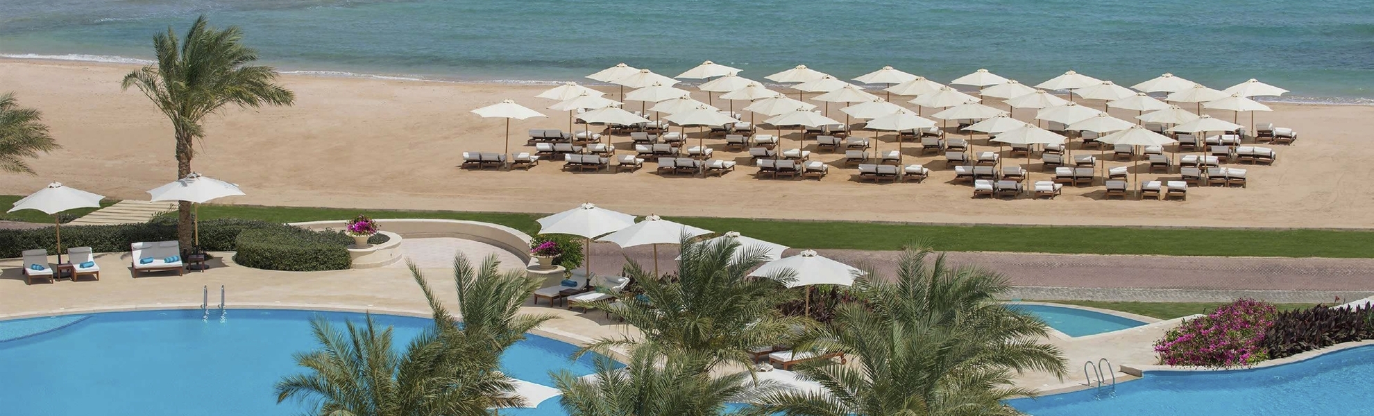 Pool und Strand im Hotel Baron Palace Sahl Hasheesh in Hurghada, Ägypten
