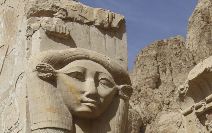 Hathor Statue im Tempel von Dendera in Ägypten