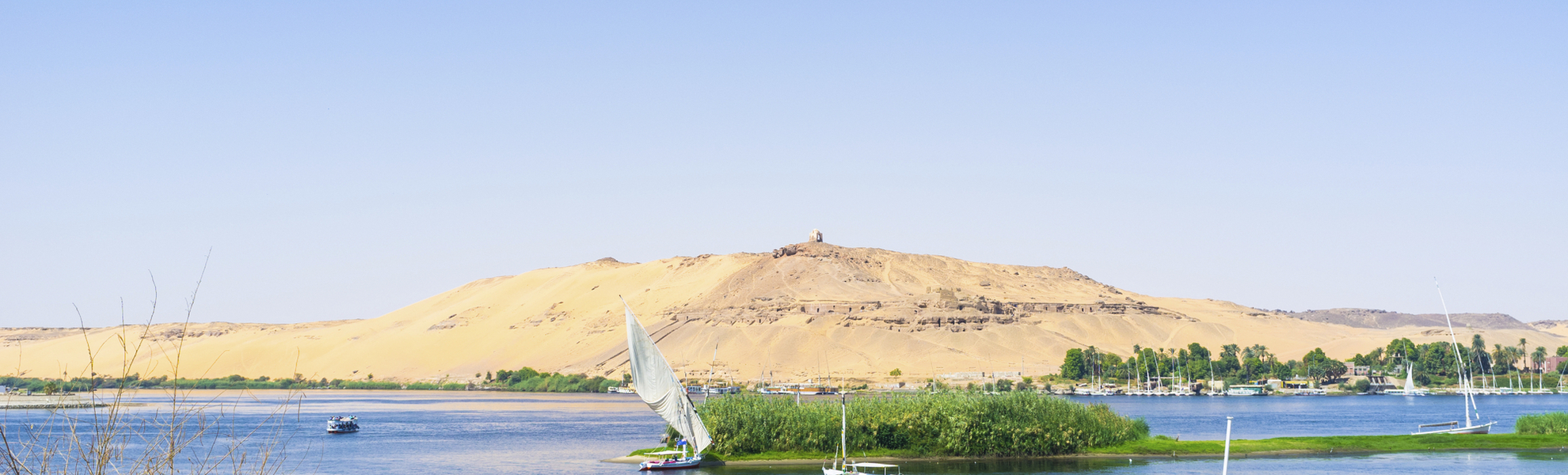 Feluken auf dem Nil vor Assuan in Ägypten
