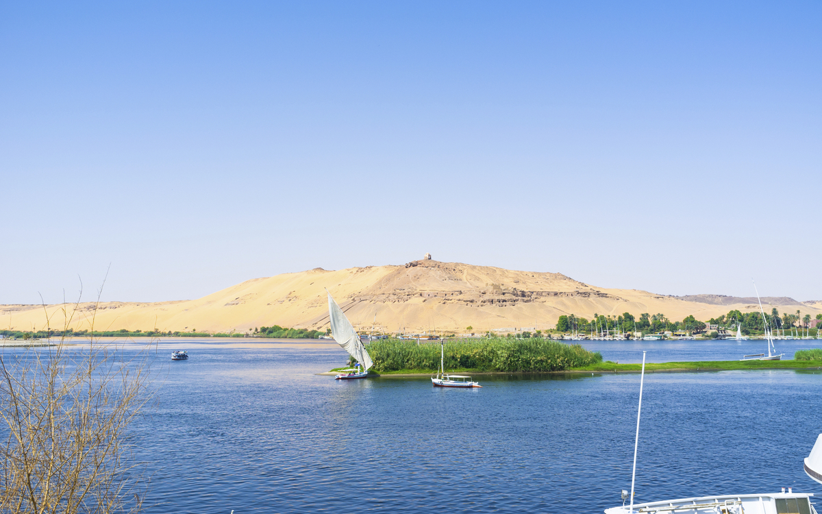 Feluken auf dem Nil vor Assuan in Ägypten