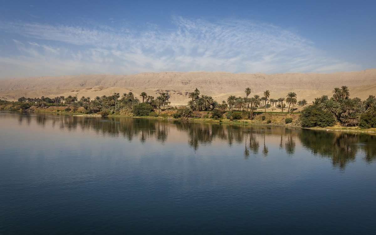 Nilpanorama mit idyllischer Nillandschaft in Ägypten
