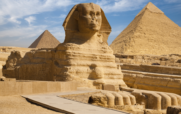 Sphinx Statue vor den Pyramiden von Gizeh, Ägypten