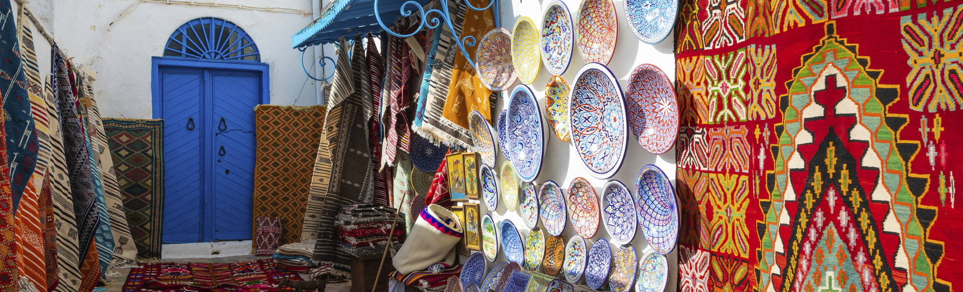 Teppiche beim Strassenhandel in Sidi Bou Said, Tunesien