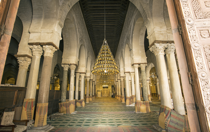Gebetshalle in der großen Moschee in Kairouan, Tunesien